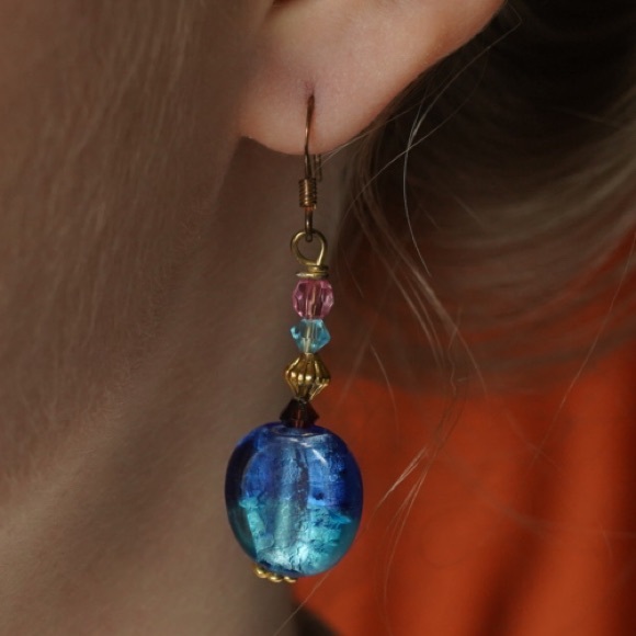 Vintage Murano Glass and Discontinued Swarovski Crystal Earrings With 14 KT gold - Picture 2 of 3